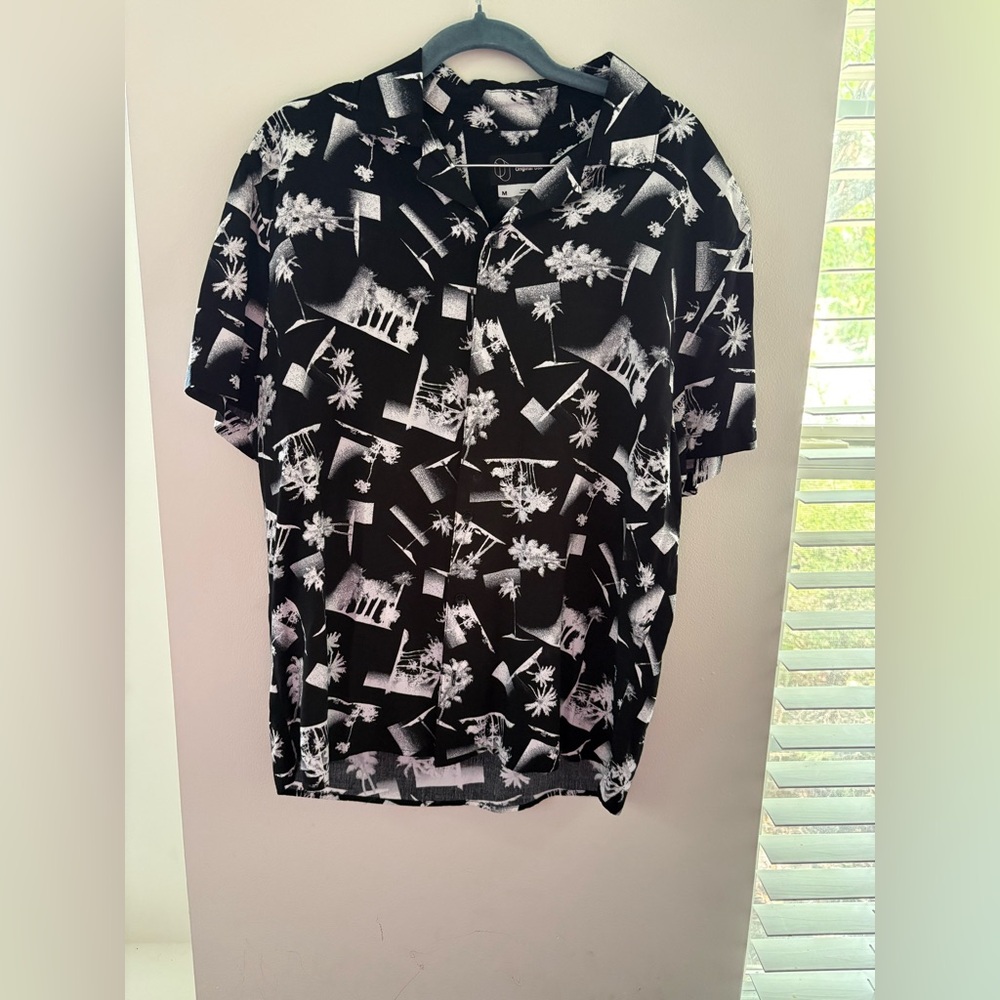 Original Use Black and White Graphic Men's Shirt